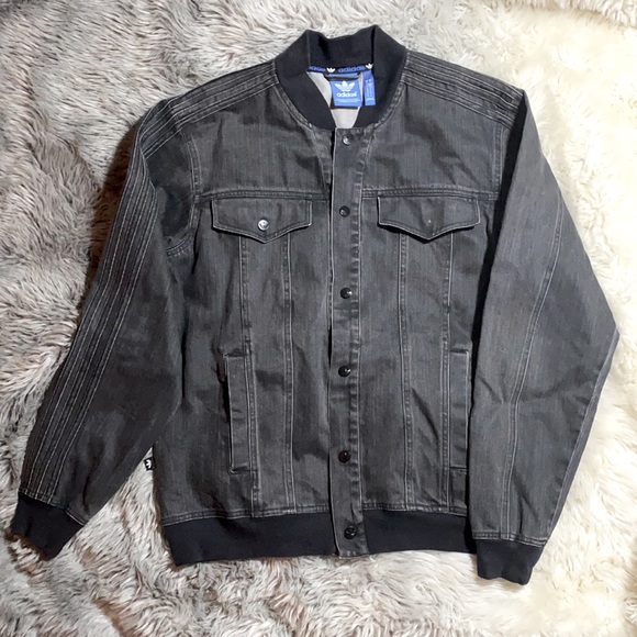 Men’s adidas black/grey denim jacket sz medium.